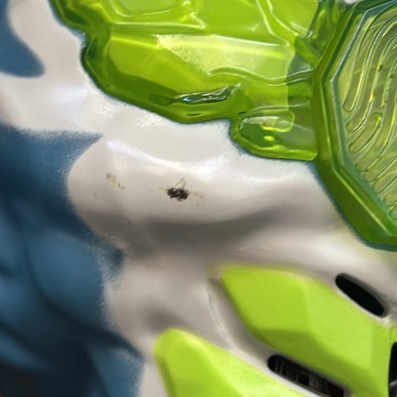 Beast Lab Shark Beast Creator Experiment Action Figure Toy, 7-1/2”. Blue, Green. - Picture 8 of 11